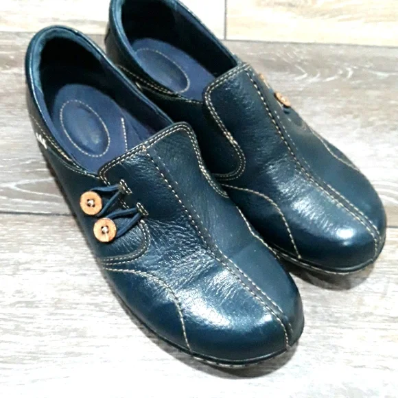 Clarks | Shoes | Clarks Dark Blue Leather 2 Button Loafers  display picture 1